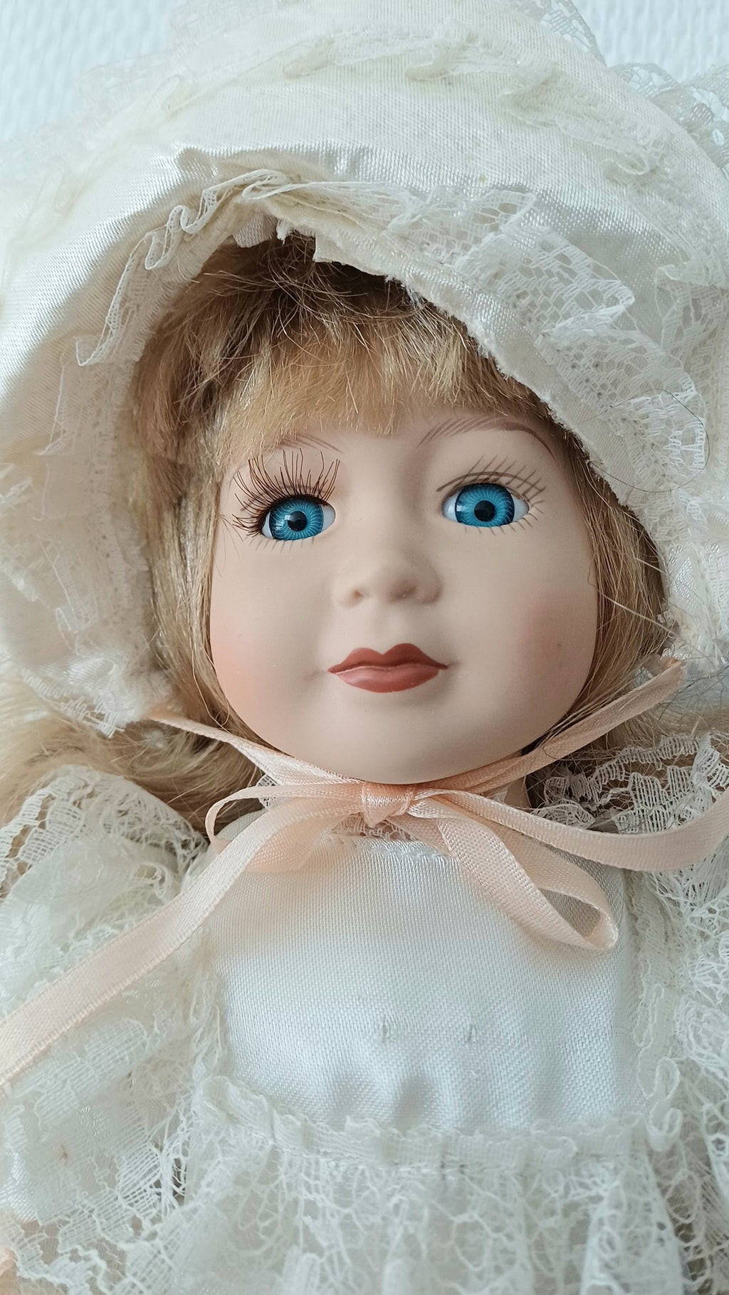 Poupée en porcelaine de collection