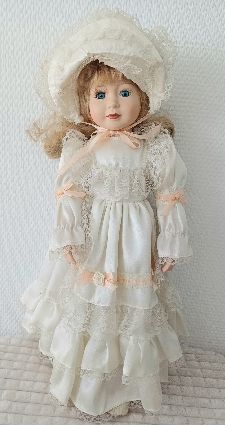Poupée en porcelaine de collection