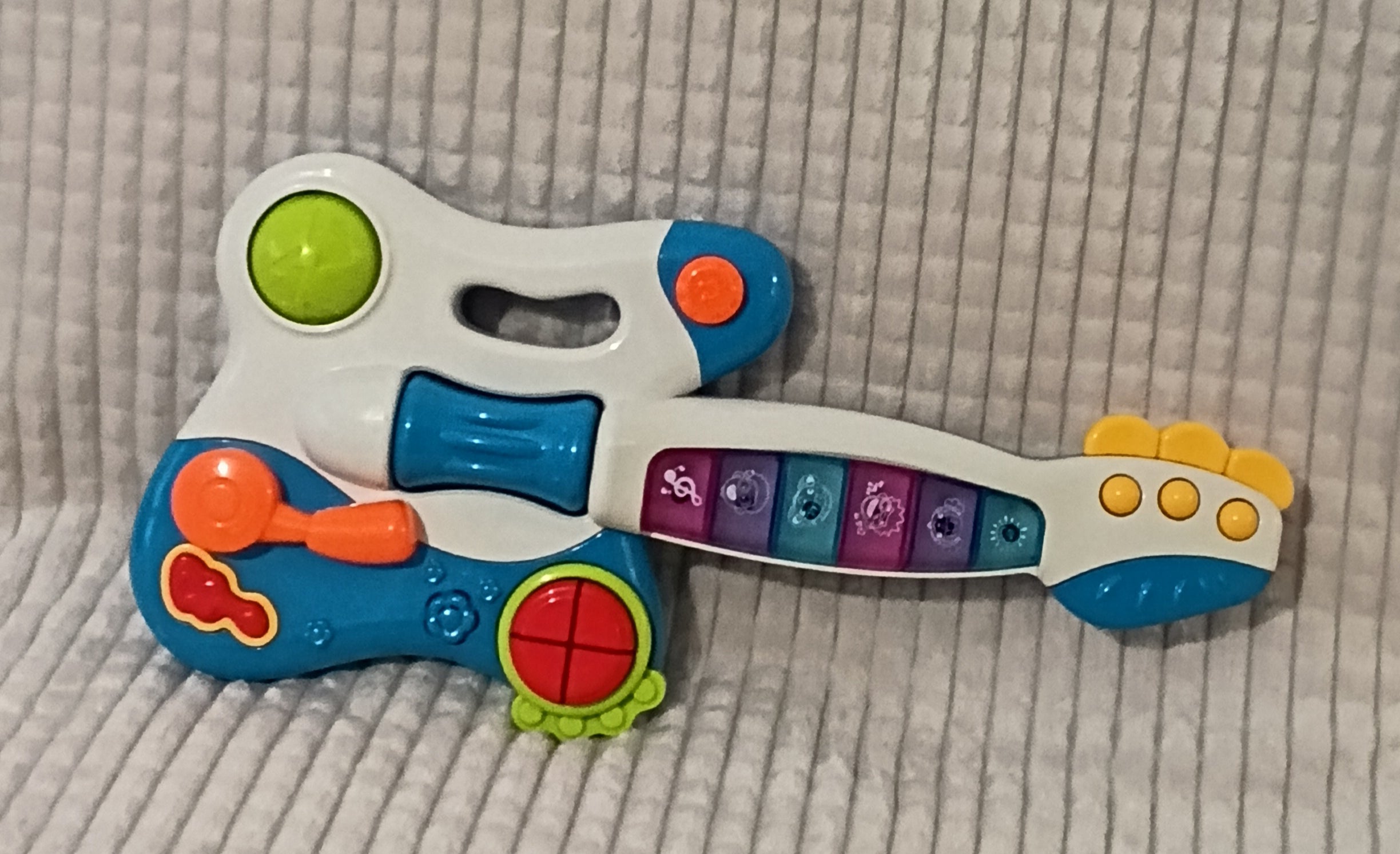 Guitare sonore et lumineuse