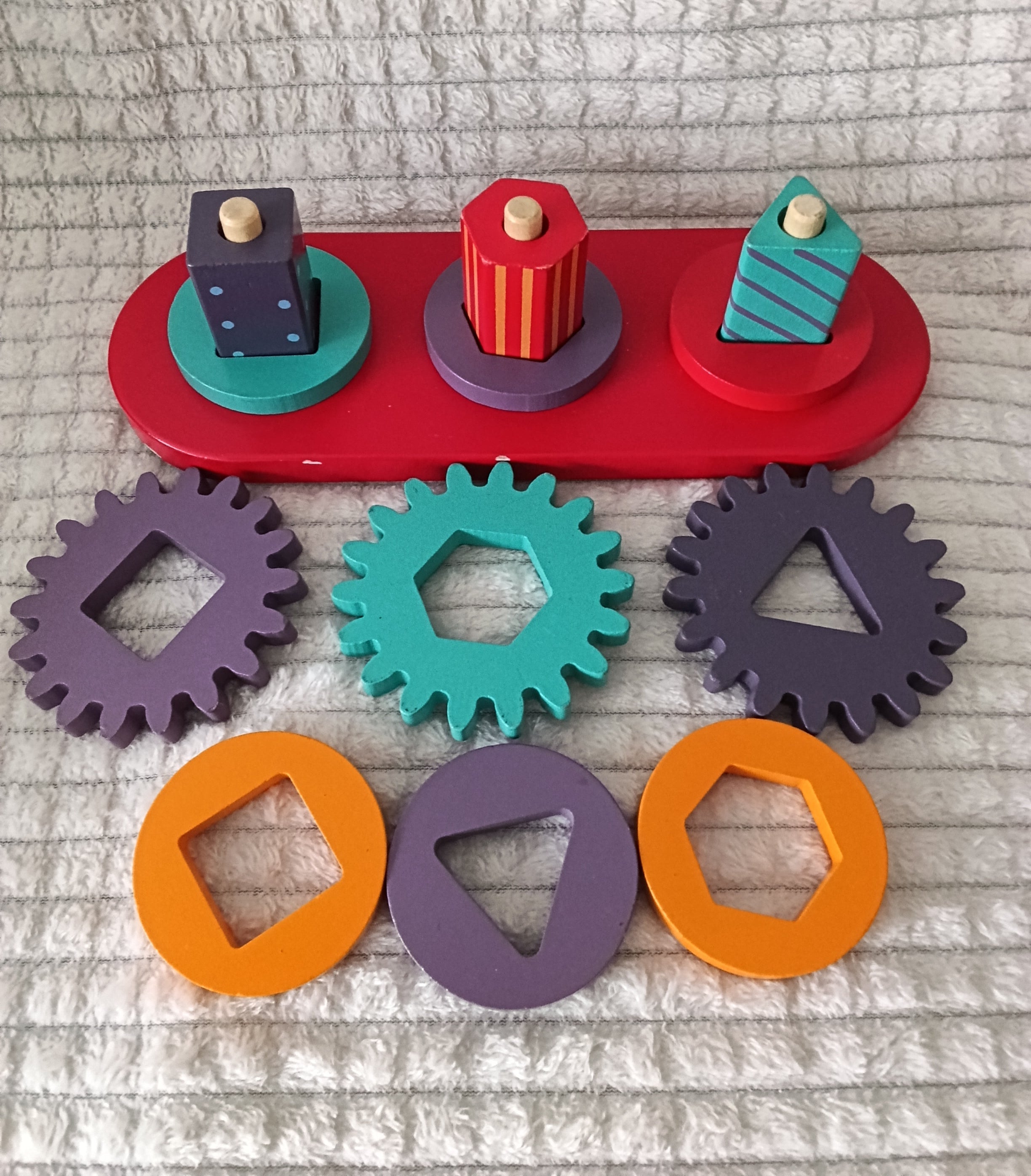 Pyramide d'engrenages et de tri en bois