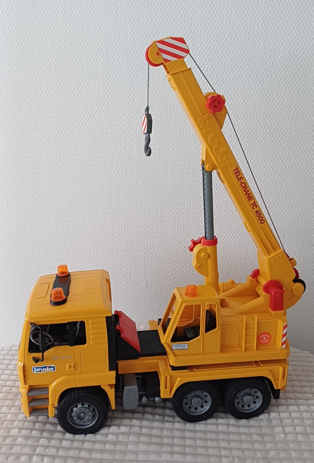 Camion grue véhicule de chantier.