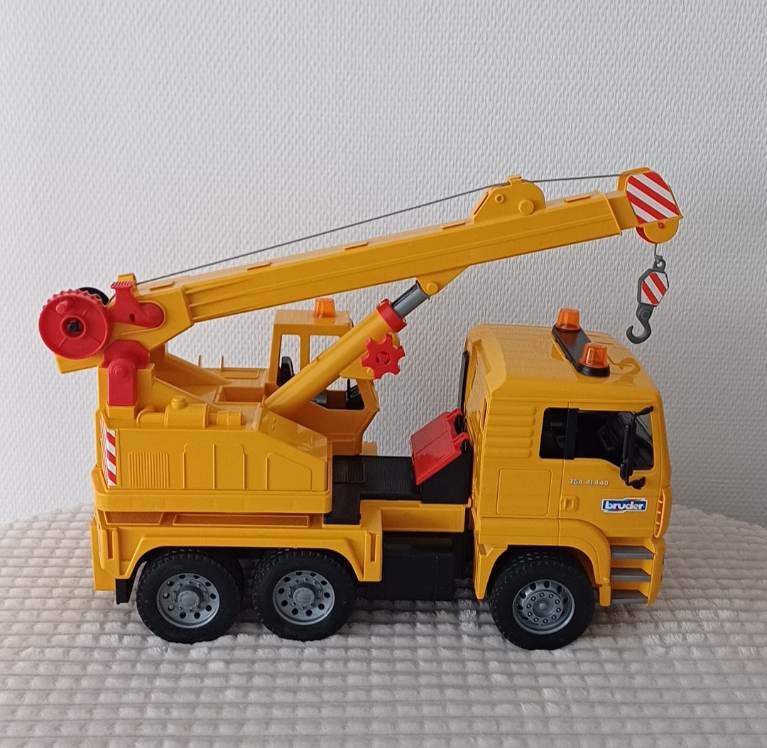 Camion grue véhicule de chantier.