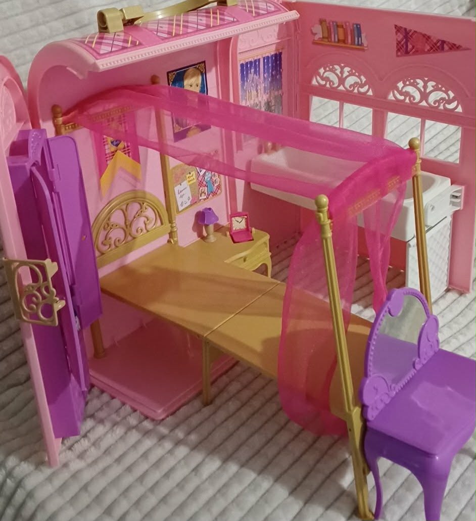 Valisette chambre magique barbies