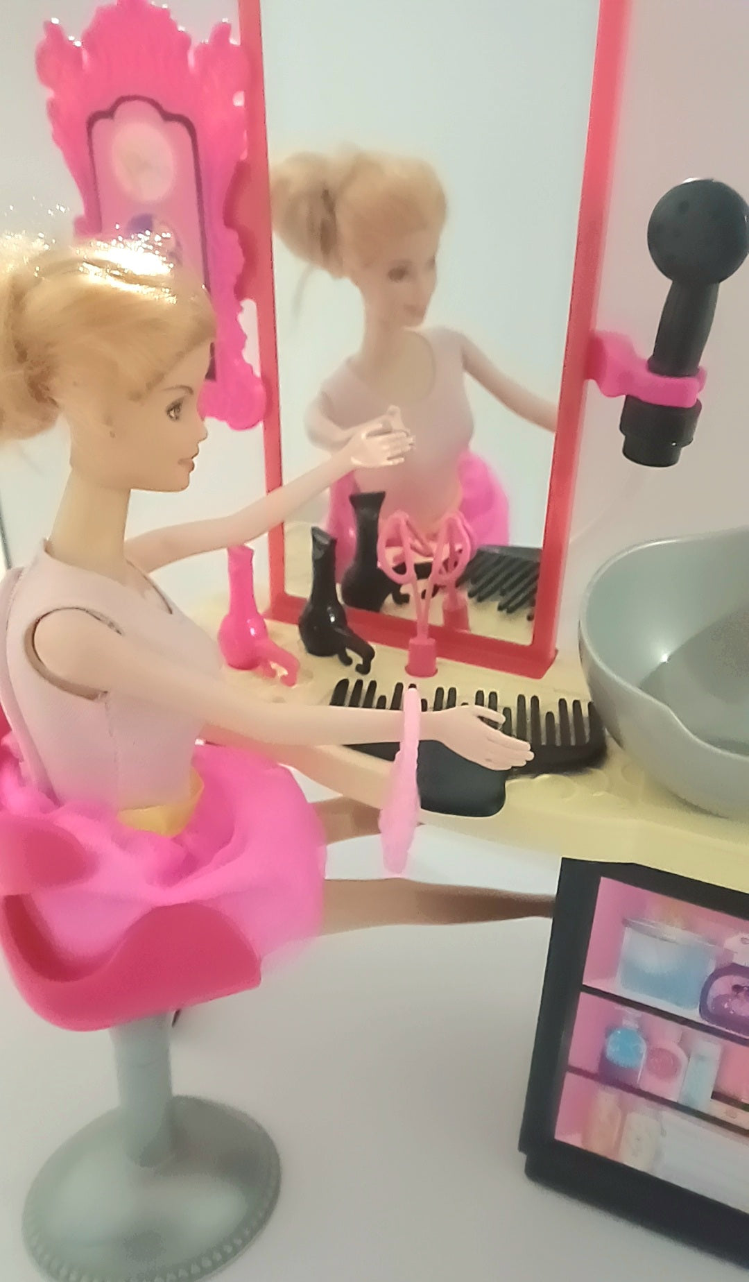 Salon de coiffure avec poupée