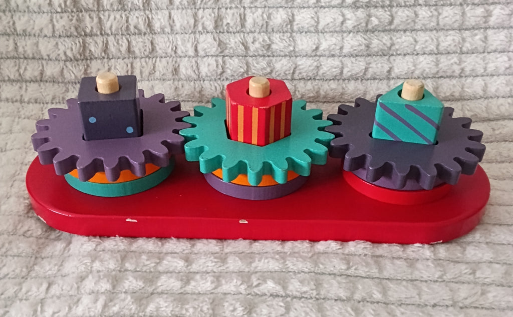 Pyramide d'engrenages et de tri en bois