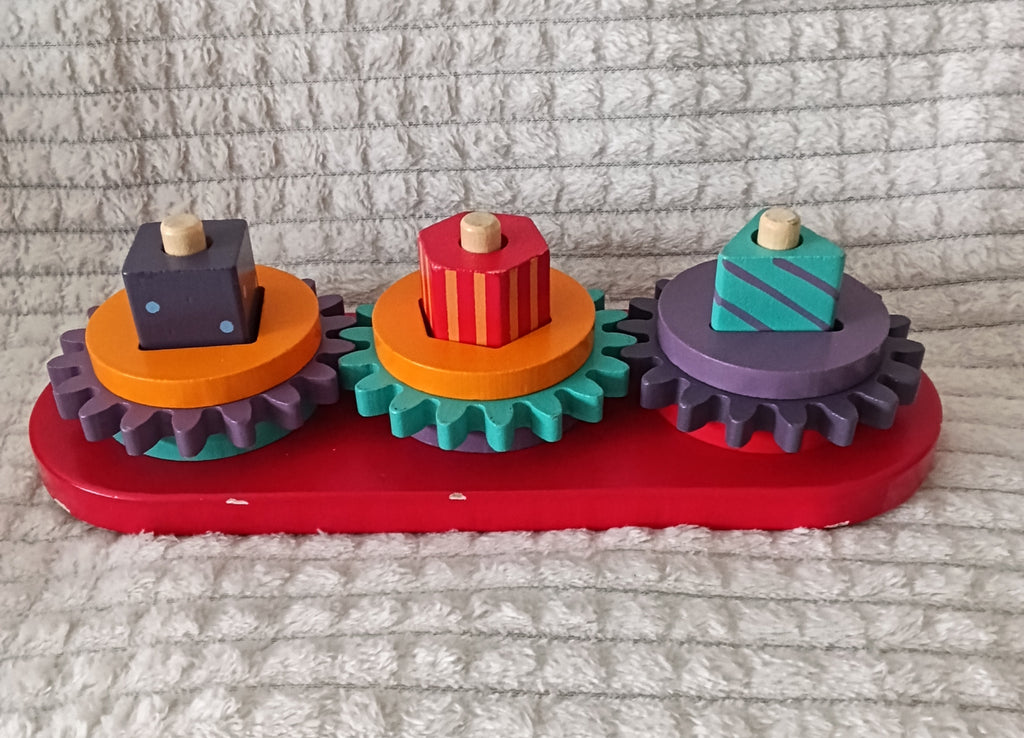 Pyramide d'engrenages et de tri en bois