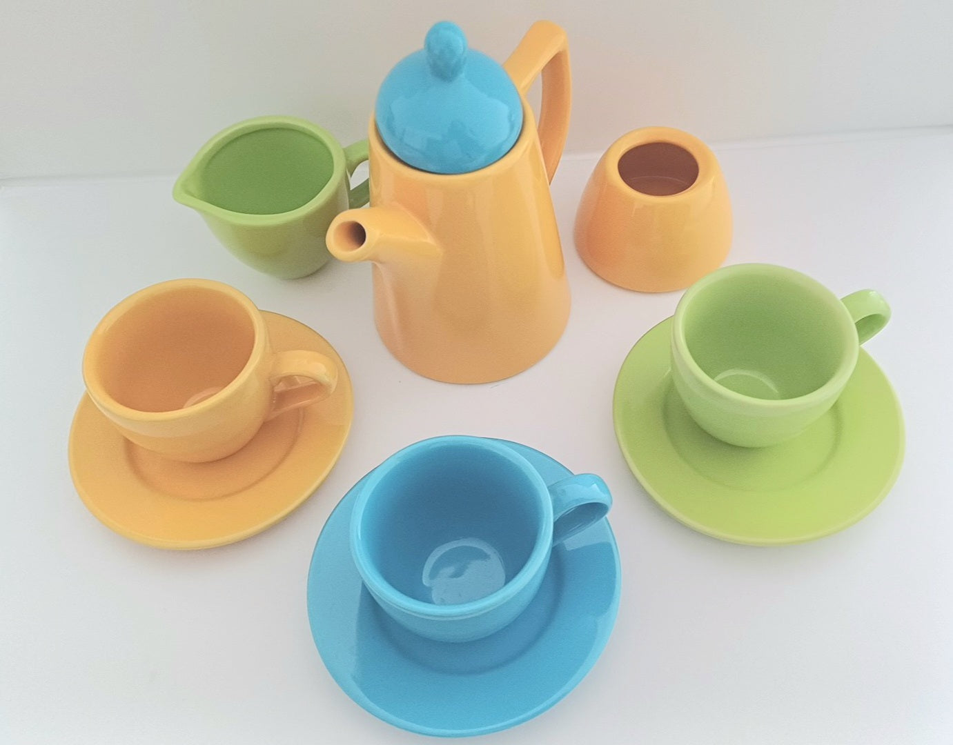 Geschirr-Set aus Keramik